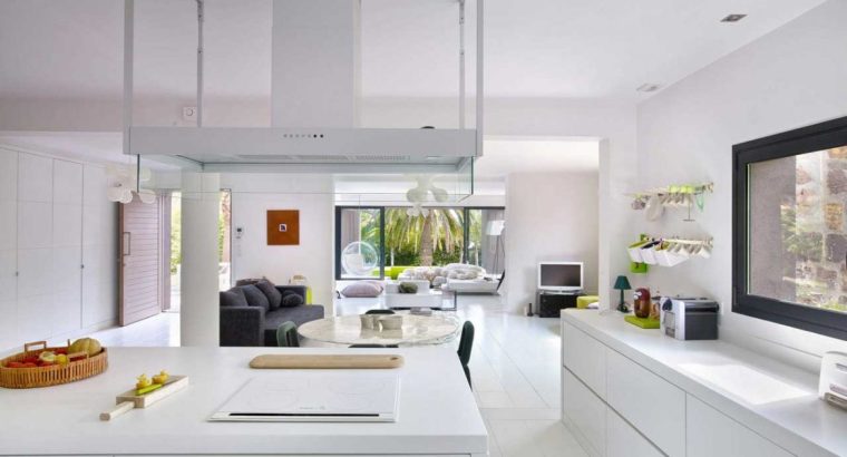 قصر مع مسبح خاص وحديقة ذات مناظر طبيعية