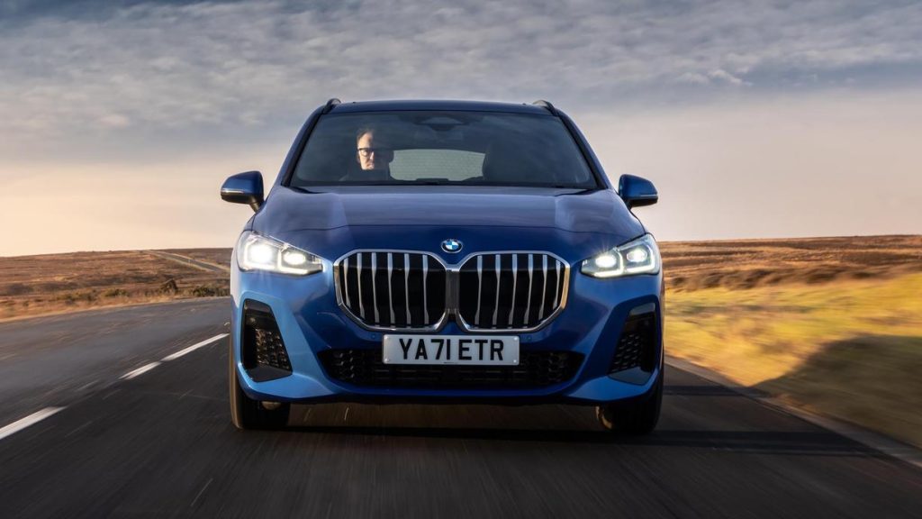 سيارة بي إم دبليو الفئة الثالثة الرياضية والأنيقة للبيع