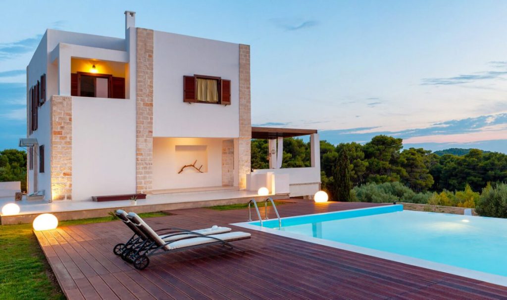 شقة فاخرة للبيع بثلاث غرف نوم في موقع مميز